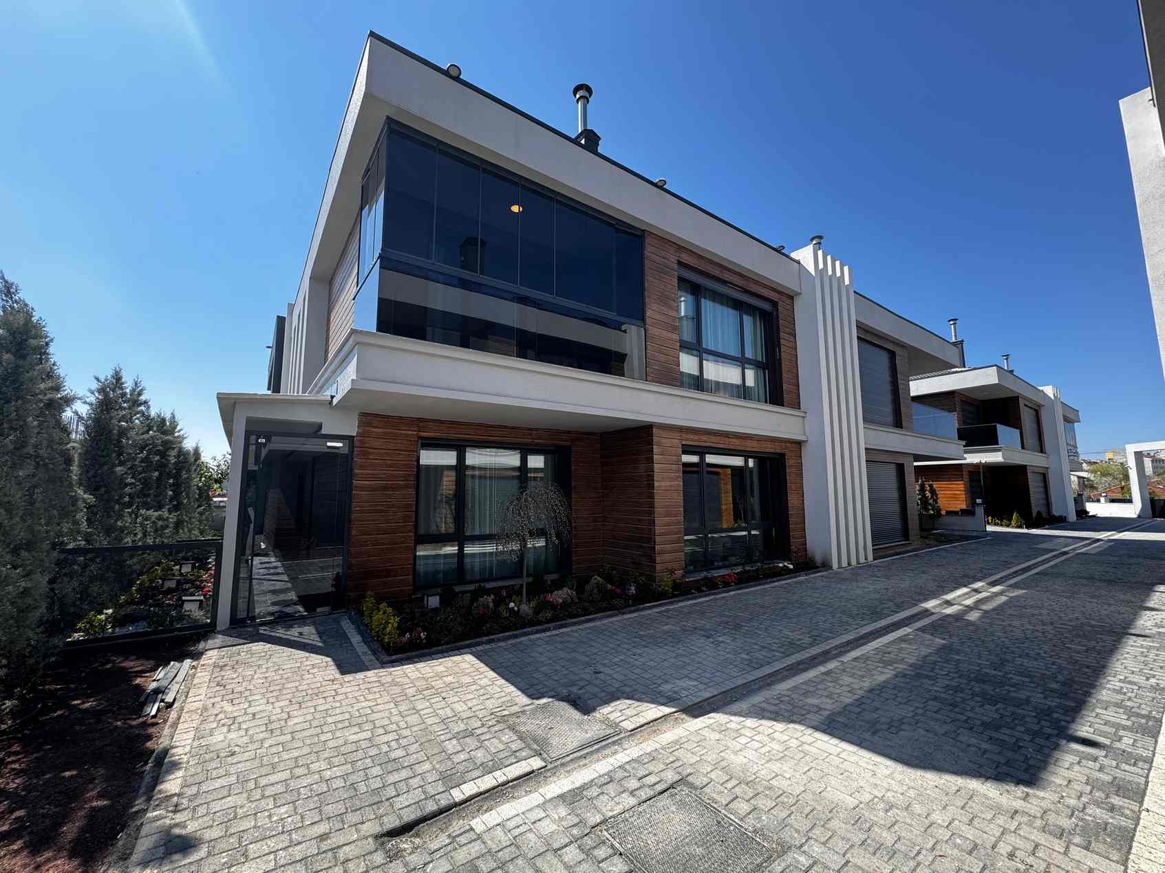 ESKİŞEHİR TEPEBAŞI İLÇESİ SAZOVA MAHALLESİ  BEYOĞLU SİTESİ ÖZEL KAPALI HAVUZLU VİLLA