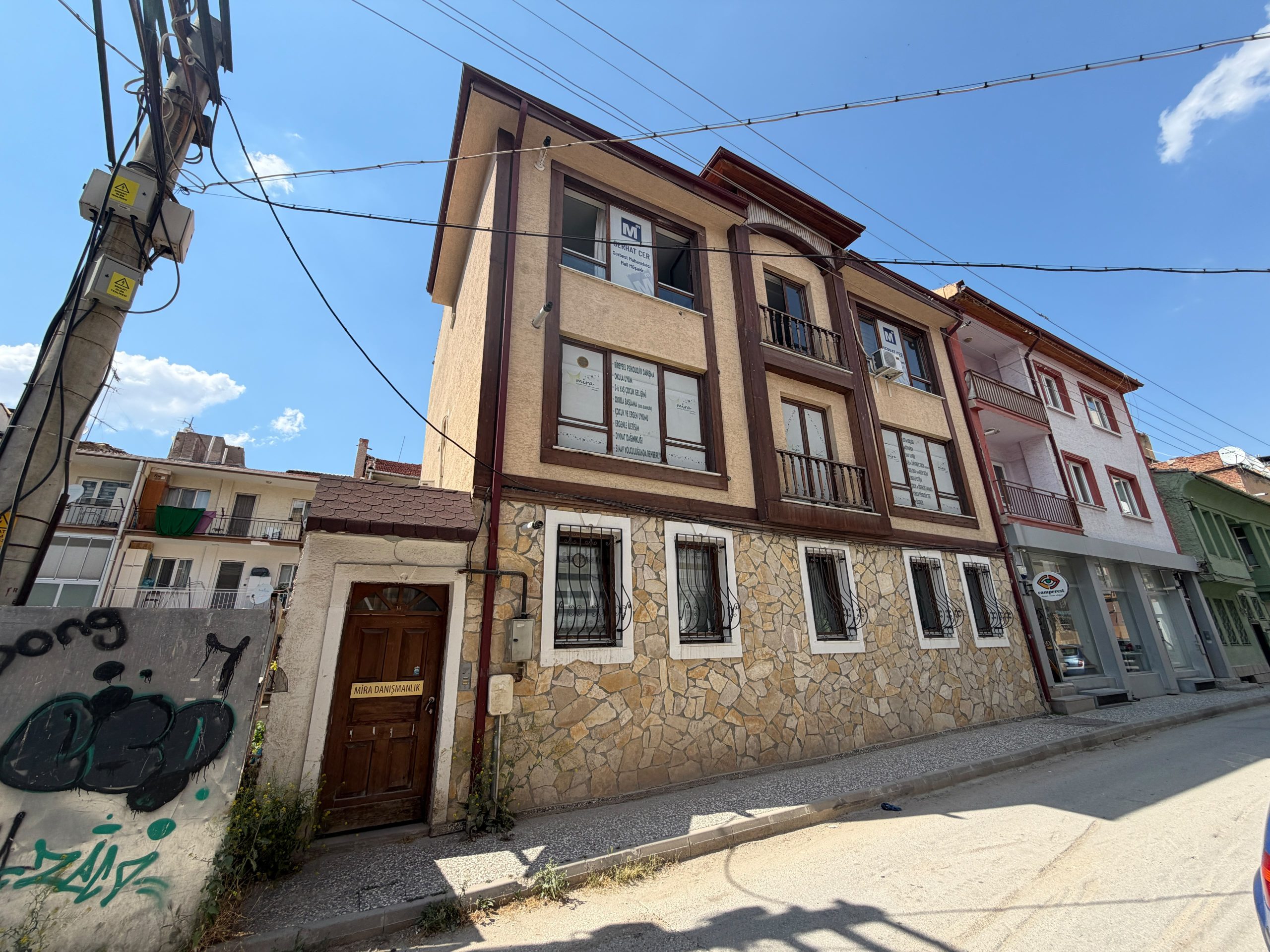 ESKİŞEHİR ARİFİYE MAH. 3+1 KİRALIK OFİS